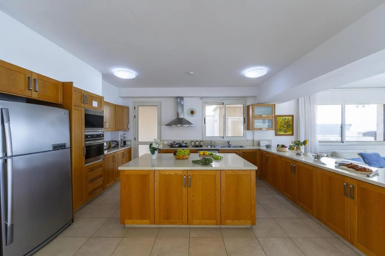 Protaras Beachfront Villa Pietra 0*,