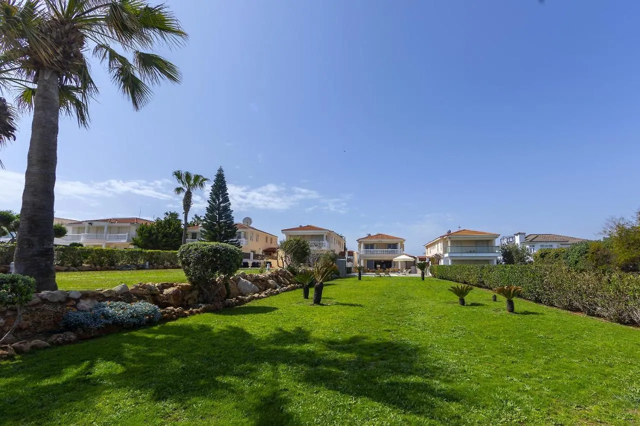 Protaras Beachfront Villa Pietra 0*,
